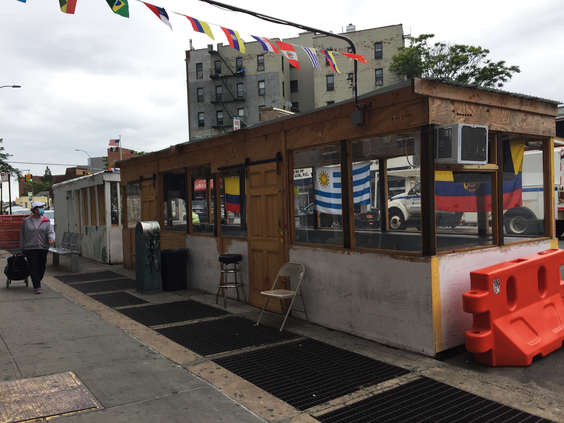 Sidewalk restaurant in Queens NYC